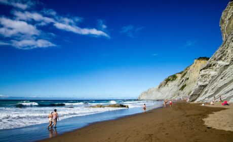 Relaxed Coastal Accommodation Supporting Peaceful Seaside Holidays Through Flexible Resort Living