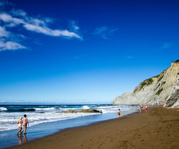 Relaxed Coastal Accommodation Supporting Peaceful Seaside Holidays Through Flexible Resort Living